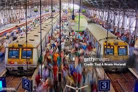 Mumbai,में लोकल ट्रेन से गिरकर 5 यात्रियों की मौत, भीड़ की वजह से ट्रैक पर गिरे थे...TV Newsकल तक