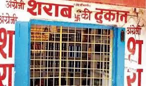 खुर्जा में शराब की अवैध बिक्री का खेल:75 रुपए का पव्वा 100 में बिक रहा,शटर के नीचे से हो रही बिक्री....TV Newsकल तक