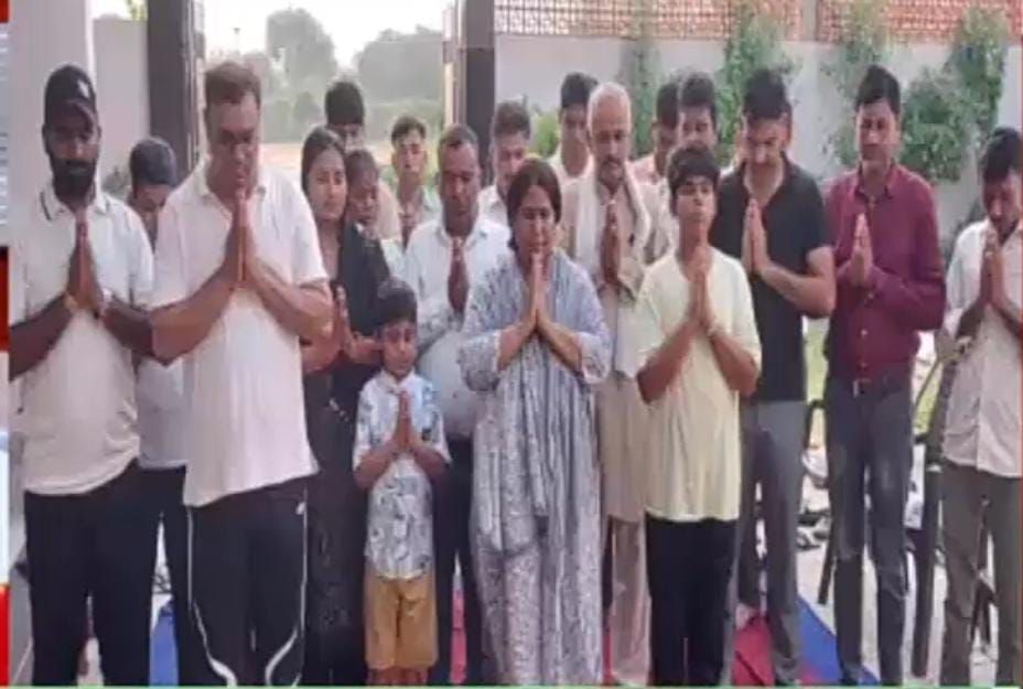 बुलंदशहर,खुर्जा:अहमदाबाद प्लेन हादसे पर जताया शोक....TV Newsकल तक