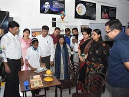 बुलंदशहर के काजमपुर देवली में आयुक्त का दौरा:सरकारी योजनाओं और निर्माण कार्यों का किया,कोटे की जांच के निर्देश....TV Newsकल तक