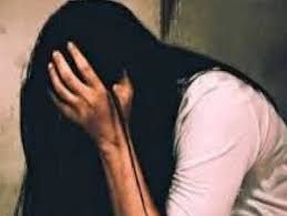 बुलंदशहर के जहांगीराबाद में महिला पर हमला:बच्चों के दरवाजा बजाने पर पड़ोसियों ने तलवार से किया वार...TV Newsकल तक