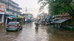 खुर्जा में पहली बारिश ने खोली नगर पालिका की पोल:दुकानों में घुसा पानी,कबाड़ी बाजार में 3 फीट पानी भरा....TV Newsकल तक