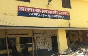 बुलंदशहर में होश में आने पर हाथ में थमाया तमंचा:युवक को उठाकर जंगल में पीटा, पैर के नाखून उखाड़े,प्रधान समेत 10 पर केस...TV Newsकल तक