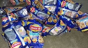 स्याना में अवैध मिठाई फैक्ट्री का भंडाफोड़:मालिक का बेटा फरार,310 किलो दूषित मिठाई और 50 किलो एक्सपायर्ड नूडल्स जब्त...TV Newsकल तक