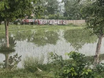 खुर्जा में दो घंटे की बारिश से जलभराव:नगरपालिका की सफाई व्यवस्था की पोल खुली,नगर की गलियों में घुटने तक पानी...TV Newsकल तक