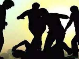 पत्नी और दो बच्चों समेत चार लोग जख्मी:दबंगों ने होमगार्ड के घर में घुसकर किया हमला,दो आरोपी हिरासत में....TV Newsकल तक