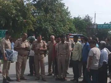 स्याना में होमगार्ड की मौत:ड्यूटी जाते समय डंपर ने सिर कुचला,बीबी नगर चौराहे पर हादसा,हरवीर सिंह की गई जान...TV Newsकल तक