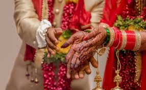 खुर्जा में हिंदू रीति-रिवाज से हुई शादी:आर्य समाज मंदिर में दो मुस्लिम युवतियों ने लिए फेरे,दोनों ने बदले अपने नाम...TV Newsकल तक