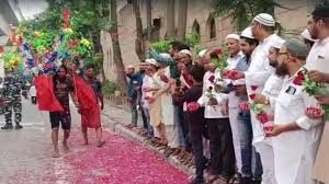 बुलंदशहर में सांप्रदायिक सौहार्द की मिसाल:किया भव्य स्वागत,NH-34 पर मुस्लिम समाज ने कावड़ियों पर बरसाए फूल...TV Newsकल तक