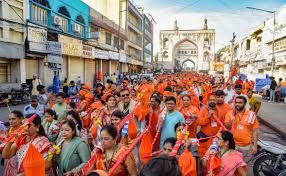सिकंदराबाद में पहली बार बाल कांवड़ यात्रा:बालाजी मंदिर में जलाभिषेक,250 बच्चों ने शिक्षकों के साथ की शिव की पूजा...TV Newsकल तक