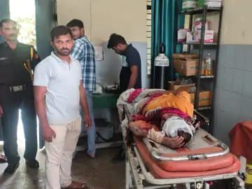 बाइक में साड़ी फंसने से 3 लोग गंभीर घायल:हायर सेंटर रेफर,अनूपशहर में बेटे के कान और नाक से खून निकला...TV Newsकल तक