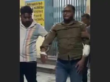 सिकंदराबाद में बदमाशों ने कारोबारी पर फायरिंग की:अस्पताल में भर्ती कराया,हाथ में गोली लगी,पोल्ट्री फार्म से घर लौट रहे थे...TV Newsकल तक