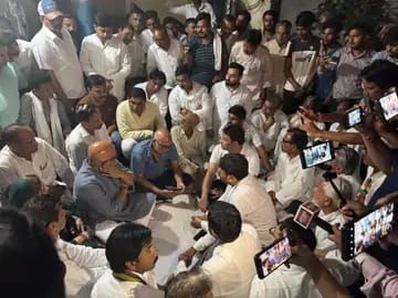 शहीद प्रभात के परिवार समेत तीन पीड़ित परिवारों से मिले:यूपी कांग्रेस अध्यक्ष का बुलंदशहर दौरा,सहायता का आश्वासन...TV Newsकल तक
