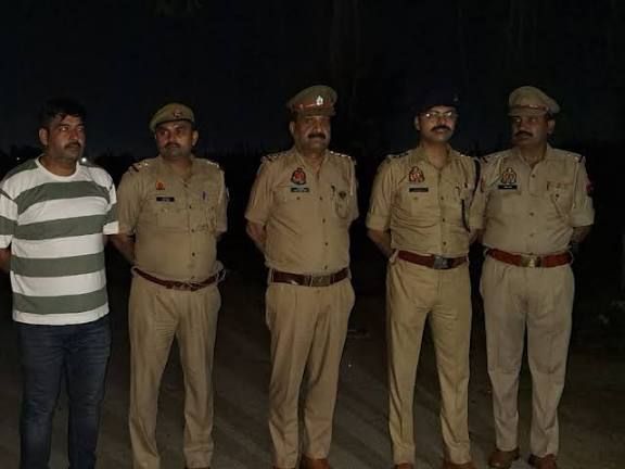 सिकंदराबाद में पुलिस मुठभेड़ में बदमाश गिरफ्तार:आरोपी के पास से अवैध हथियार और चोरी की बाइक बरामद...TV Newsकल तक