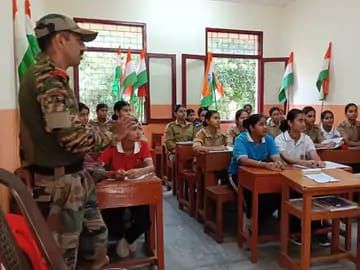 ध्वजारोहण और विशेष व्याख्यान का आयोजन:जेपी विद्या मंदिर में वायु सेना दिवस,कर्नल नौटियाल रहे उपस्थित...TV Newsकल तक